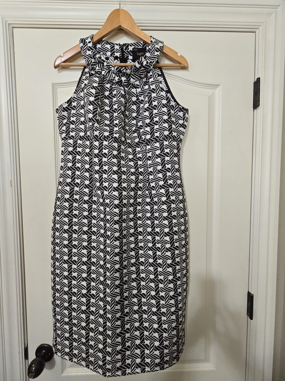 Just...Taylor Black & White Geometric Ruffle-Neck Sheath Dress